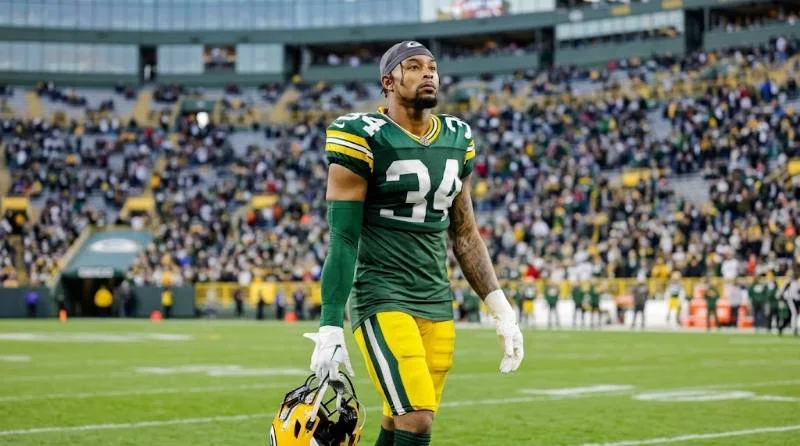 Jonathan Owens running downfield with the ball during an NFL game
